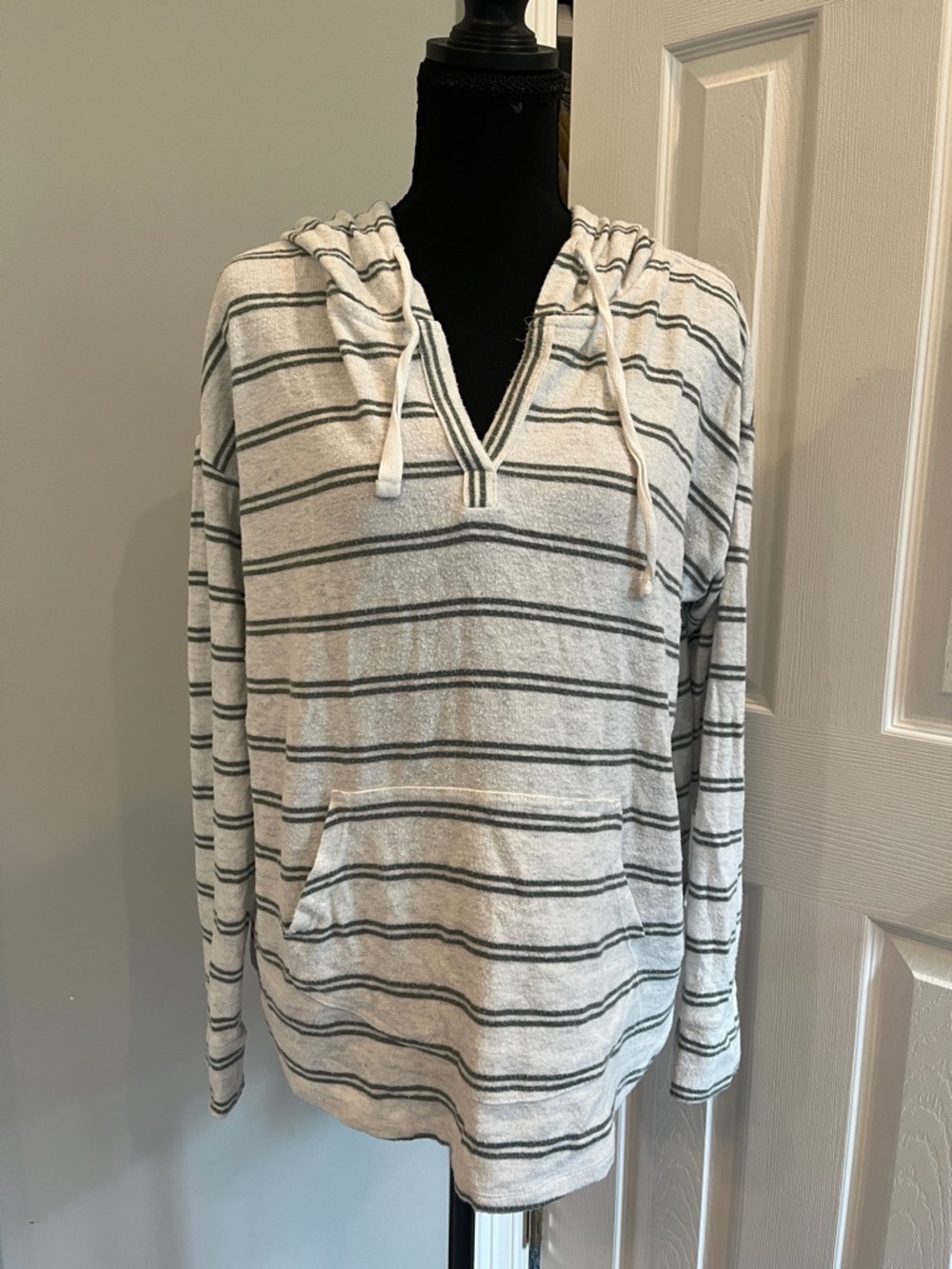 Market & Spruce Off White and Olive Green Striped V‑Neck Hoodie